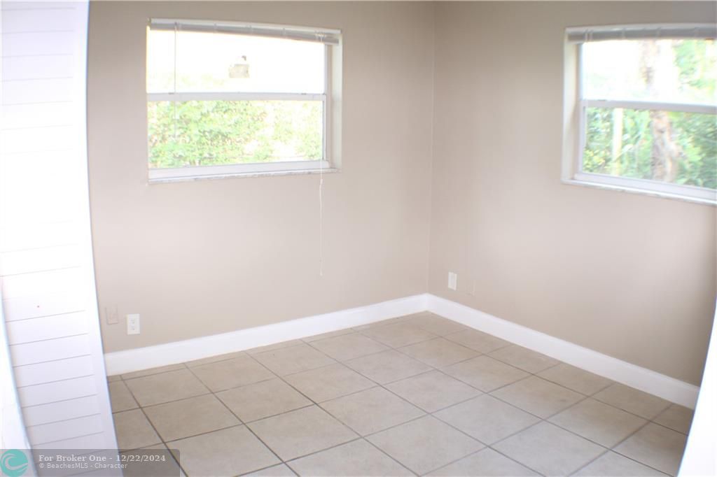 For Sale: $2,200 (2 beds, 1 baths, 1708 Square Feet)