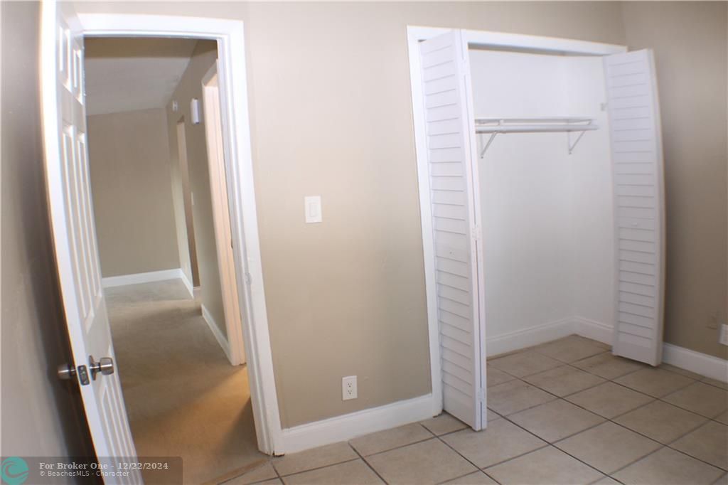 For Sale: $2,200 (2 beds, 1 baths, 1708 Square Feet)