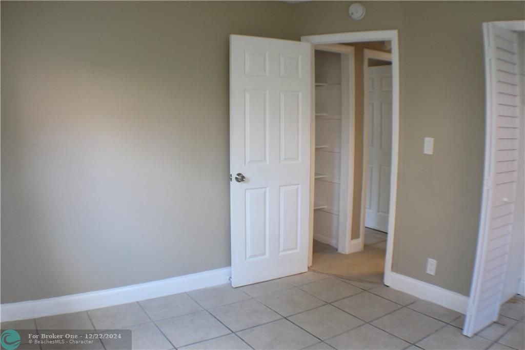 For Sale: $2,200 (2 beds, 1 baths, 1708 Square Feet)