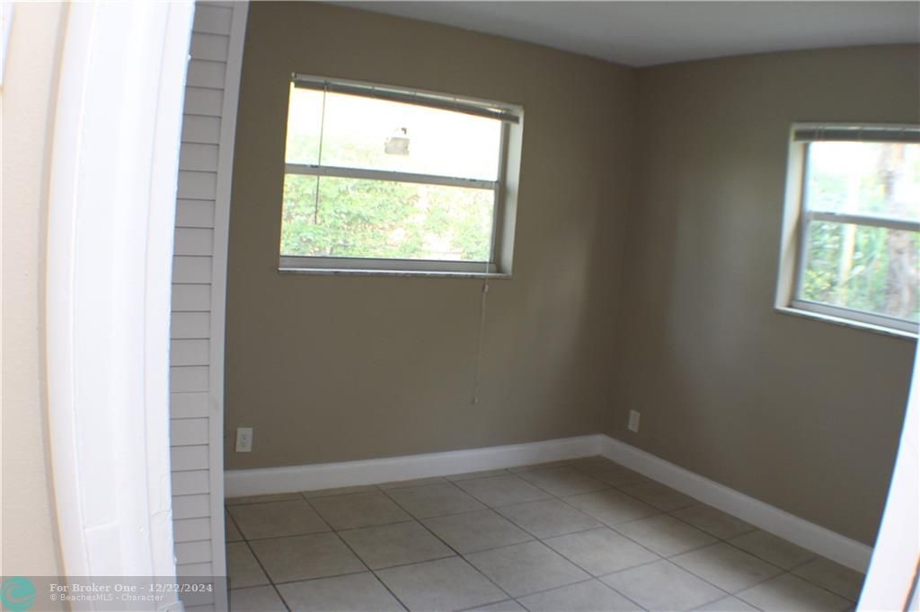 For Sale: $2,200 (2 beds, 1 baths, 1708 Square Feet)