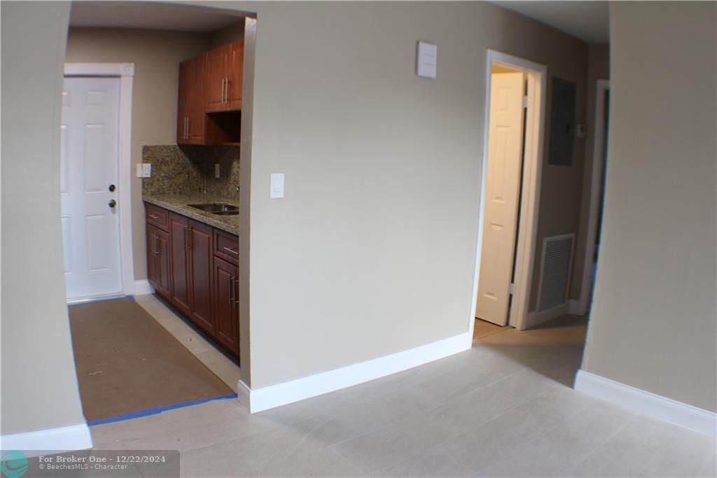 For Sale: $2,200 (2 beds, 1 baths, 1708 Square Feet)