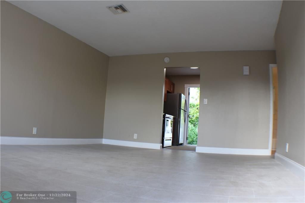 For Sale: $2,200 (2 beds, 1 baths, 1708 Square Feet)