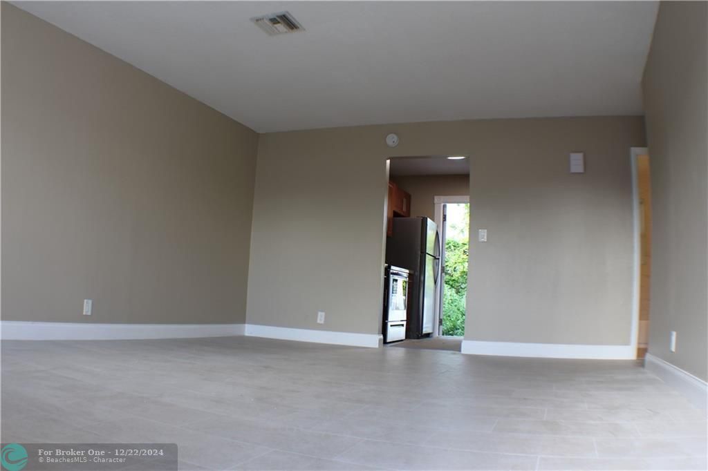 For Sale: $2,200 (2 beds, 1 baths, 1708 Square Feet)