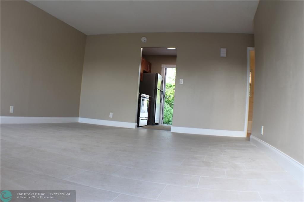 For Sale: $2,200 (2 beds, 1 baths, 1708 Square Feet)