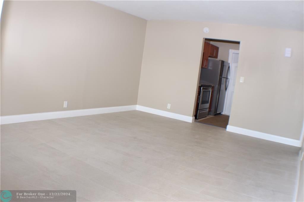 For Sale: $2,200 (2 beds, 1 baths, 1708 Square Feet)