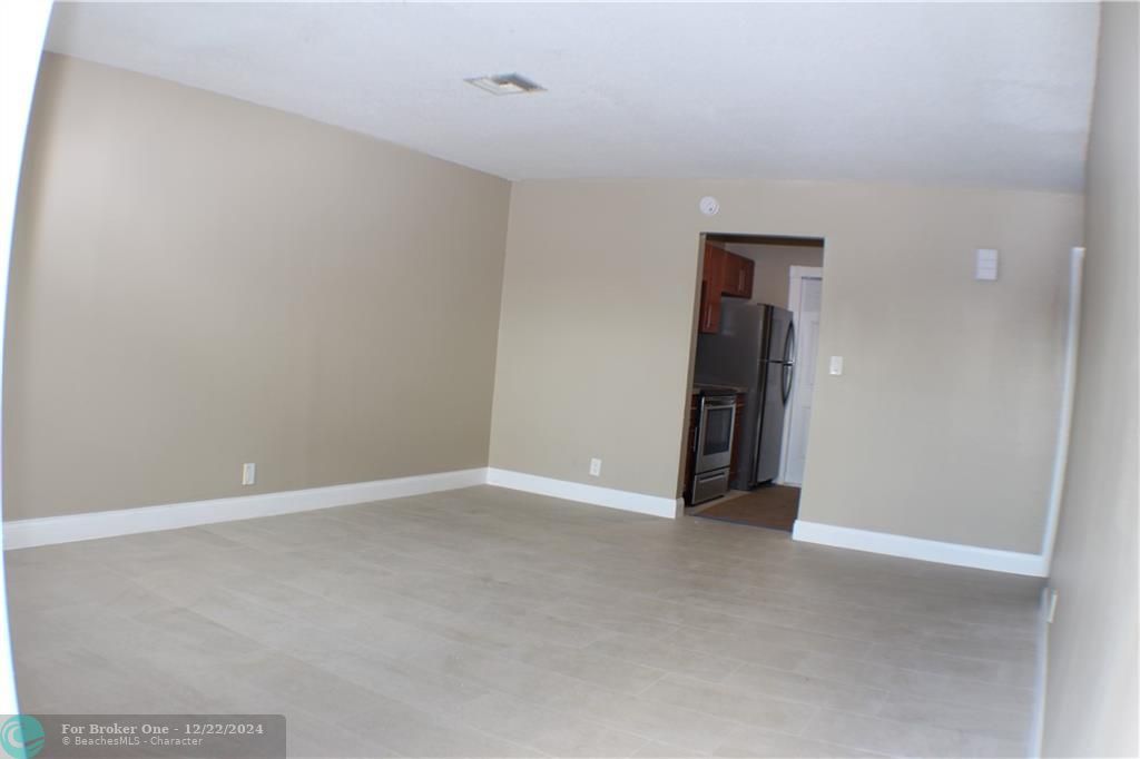 For Sale: $2,200 (2 beds, 1 baths, 1708 Square Feet)