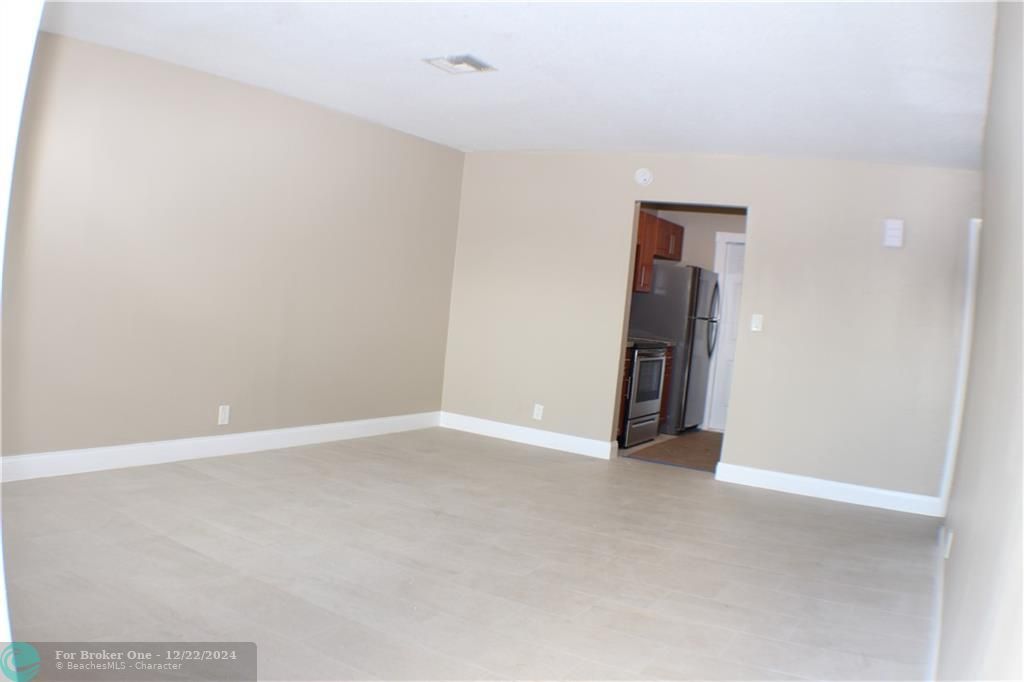 For Sale: $2,200 (2 beds, 1 baths, 1708 Square Feet)