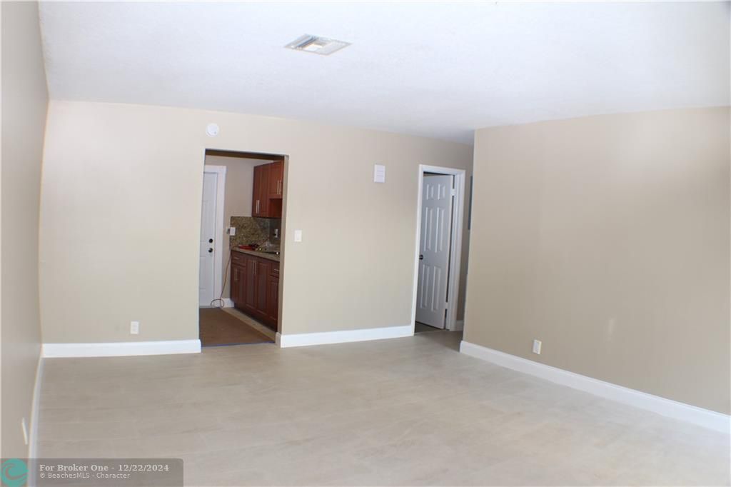 For Sale: $2,200 (2 beds, 1 baths, 1708 Square Feet)