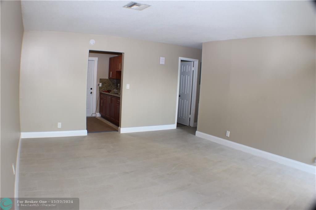 For Sale: $2,200 (2 beds, 1 baths, 1708 Square Feet)