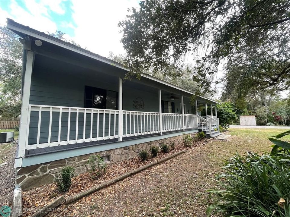 For Sale: $379,000 (3 beds, 2 baths, 2165 Square Feet)