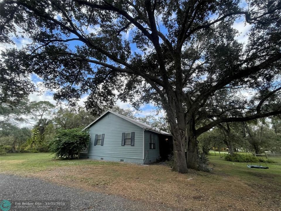 For Sale: $379,000 (3 beds, 2 baths, 2165 Square Feet)