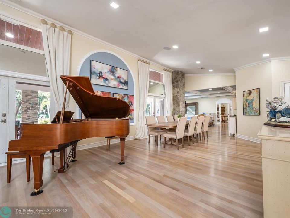 For Sale: $6,990,000 (5 beds, 4 baths, 6415 Square Feet)