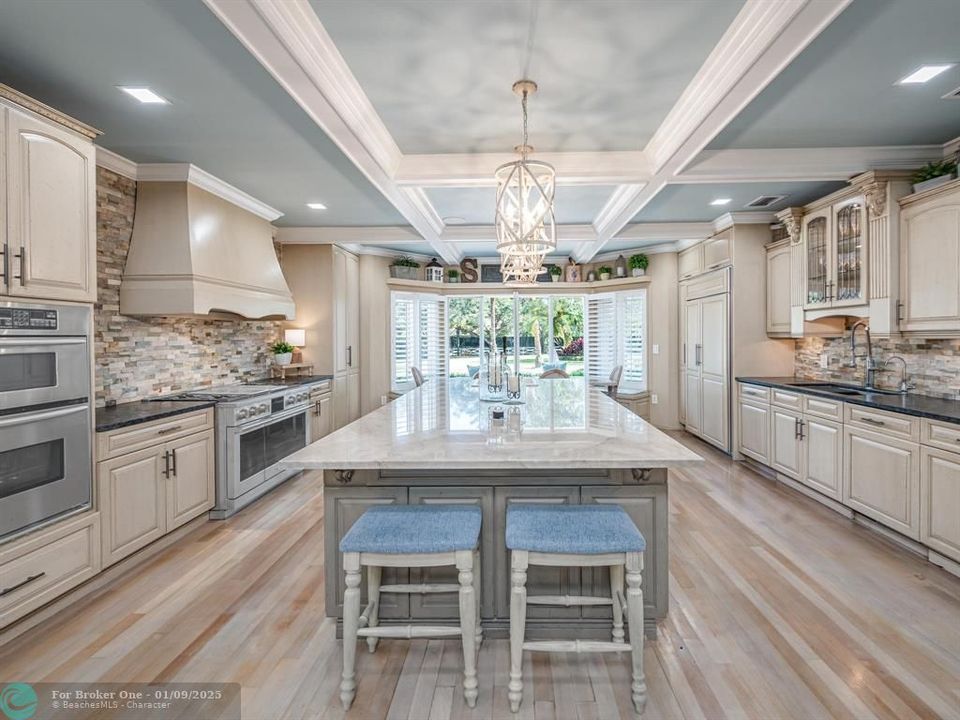 For Sale: $6,990,000 (5 beds, 4 baths, 6415 Square Feet)