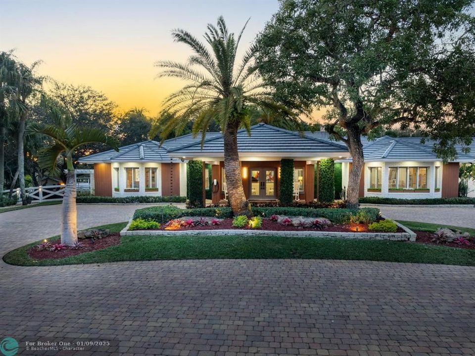 For Sale: $6,990,000 (5 beds, 4 baths, 6415 Square Feet)