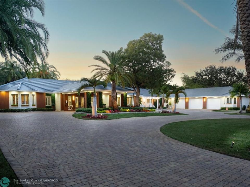 For Sale: $6,990,000 (5 beds, 4 baths, 6415 Square Feet)