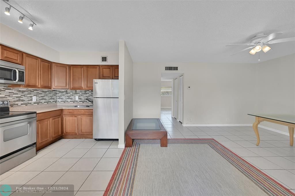 For Rent: $1,850 (2 beds, 1 baths, 731 Square Feet)