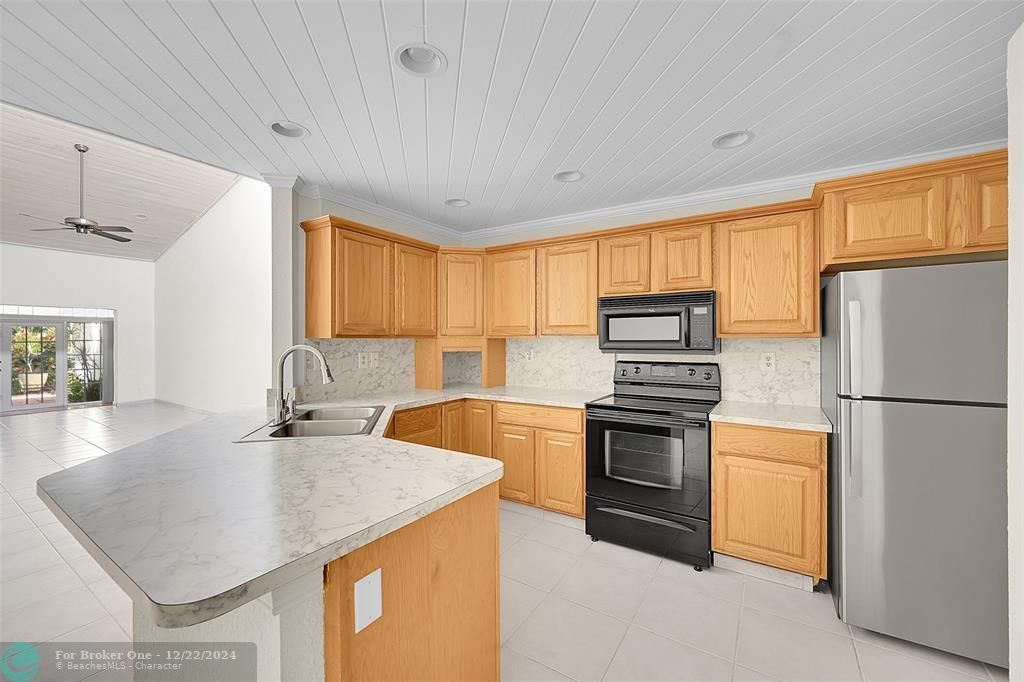 For Sale: $399,900 (2 beds, 2 baths, 1345 Square Feet)