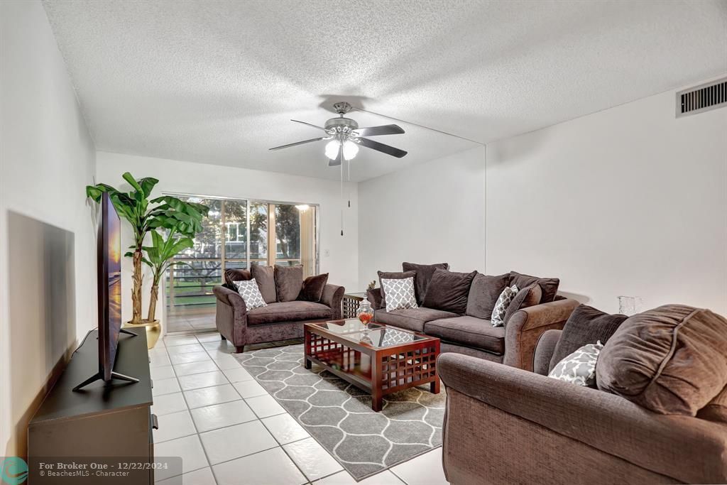 For Sale: $159,000 (2 beds, 2 baths, 1155 Square Feet)