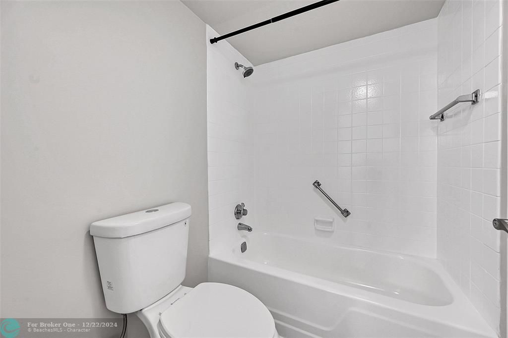 For Sale: $99,795 (1 beds, 1 baths, 661 Square Feet)