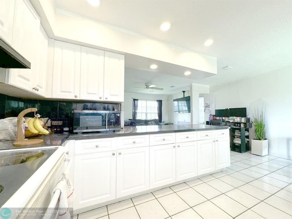 For Sale: $455,000 (2 beds, 2 baths, 1753 Square Feet)