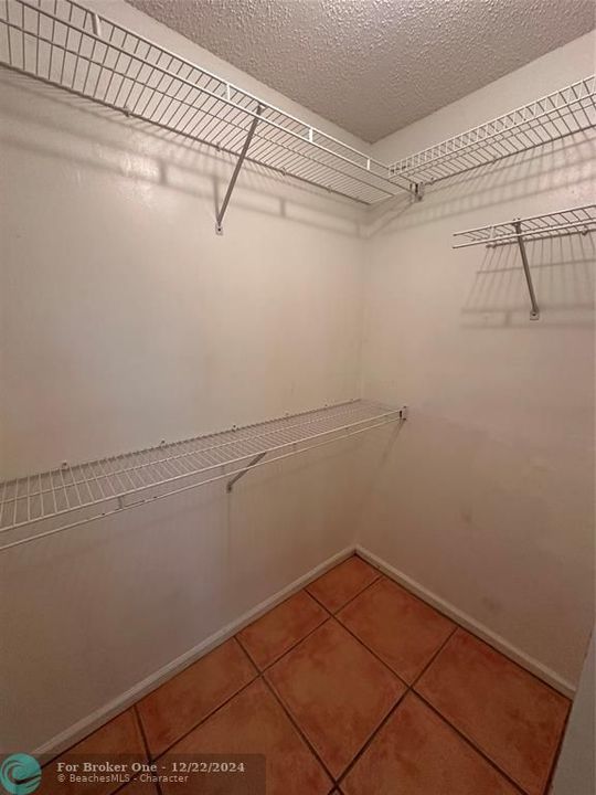 En Renta: $3,975 (3 camas, 2 baños, 1558 Pies cuadrados)