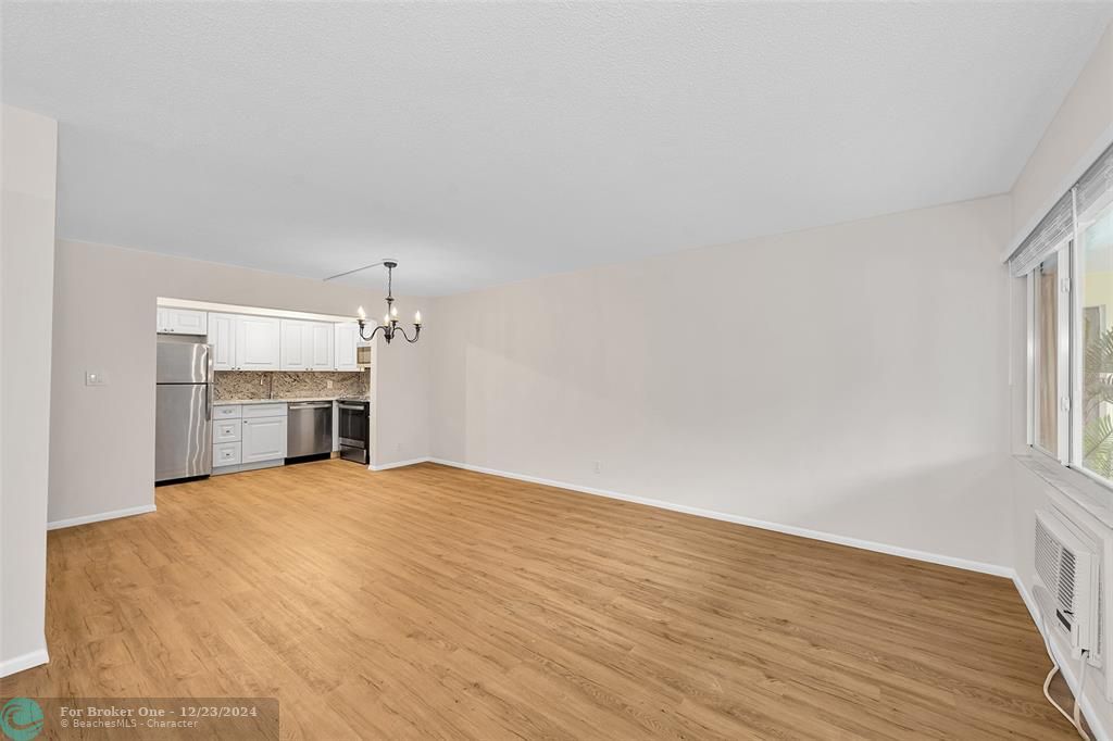 For Sale: $324,900 (2 beds, 2 baths, 815 Square Feet)