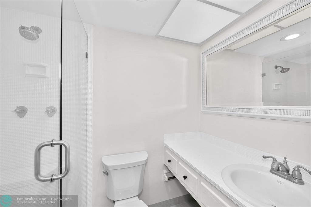 For Sale: $324,900 (2 beds, 2 baths, 815 Square Feet)