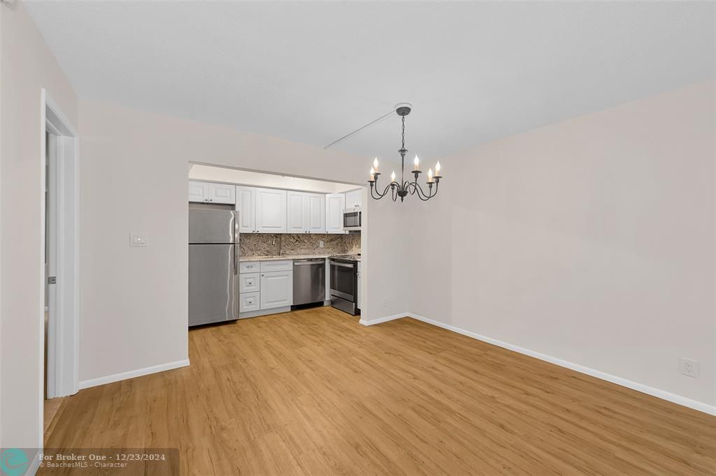 For Sale: $324,900 (2 beds, 2 baths, 815 Square Feet)