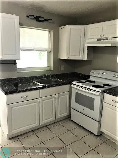 For Rent: $2,400 (2 beds, 1 baths, 756 Square Feet)