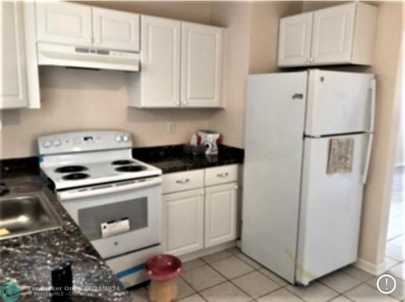 For Rent: $2,400 (2 beds, 1 baths, 756 Square Feet)