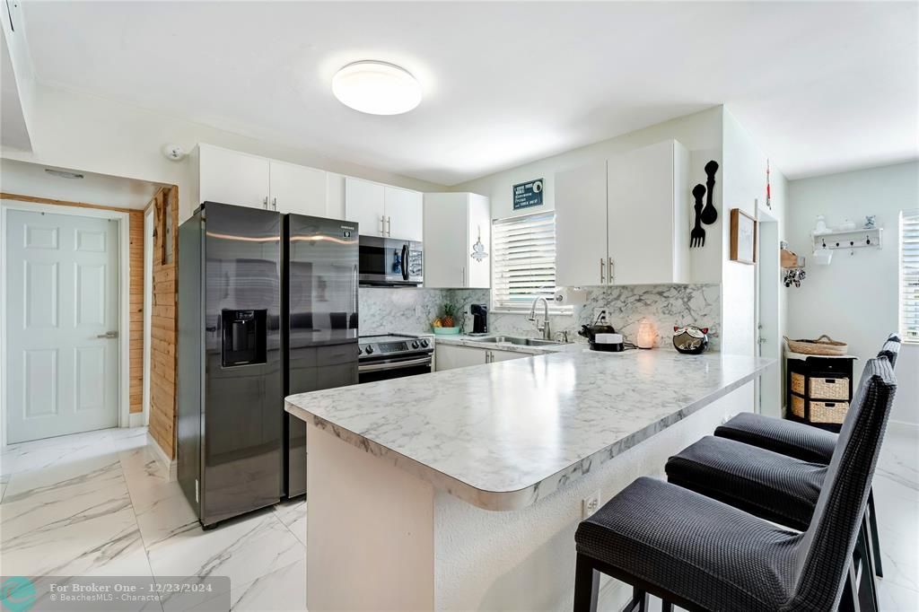 For Sale: $390,000 (2 beds, 1 baths, 961 Square Feet)