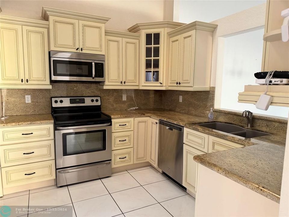 For Rent: $2,650 (2 beds, 2 baths, 1657 Square Feet)