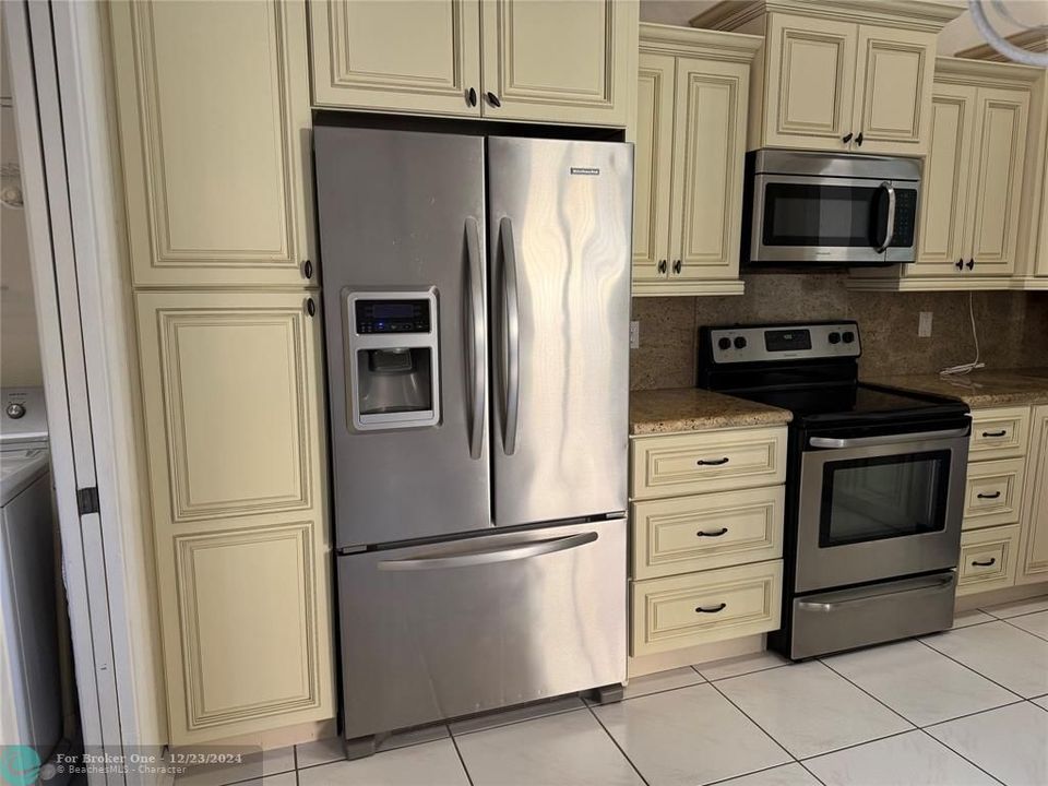 For Rent: $2,650 (2 beds, 2 baths, 1657 Square Feet)