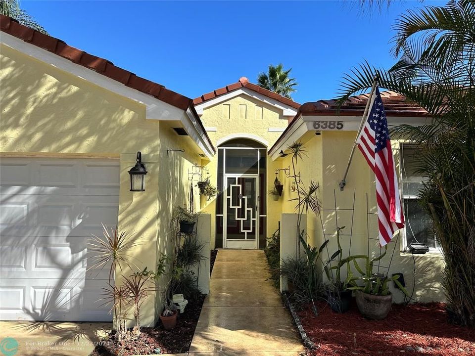 For Sale: $679,000 (4 beds, 3 baths, 2261 Square Feet)