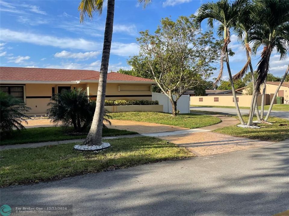 For Sale: $699,000 (3 beds, 2 baths, 1889 Square Feet)