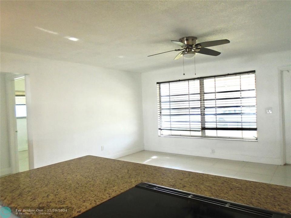 For Rent: $2,450 (2 beds, 1 baths, 874 Square Feet)