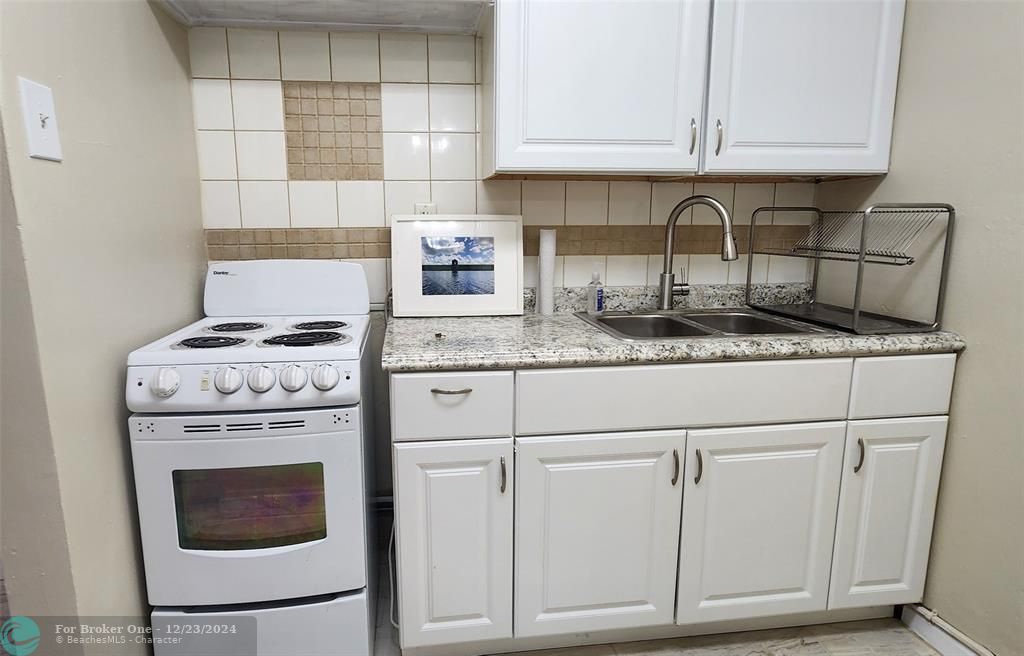 For Sale: $1,650 (0 beds, 1 baths, 600 Square Feet)