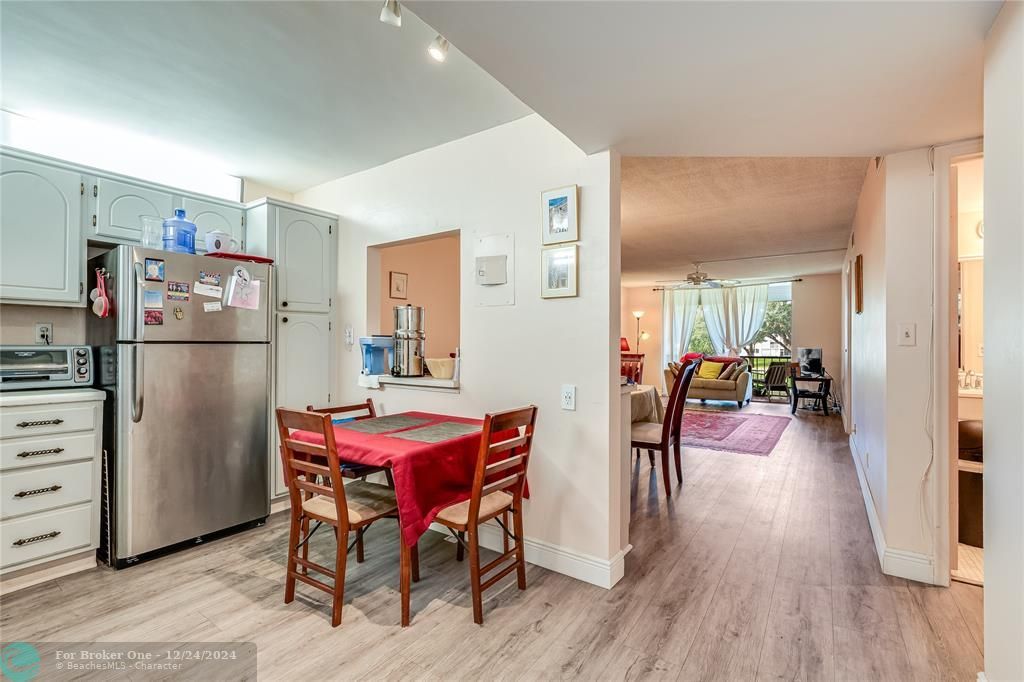 For Sale: $146,500 (2 beds, 2 baths, 1170 Square Feet)