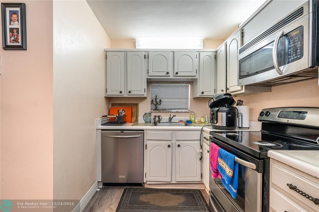 For Sale: $146,500 (2 beds, 2 baths, 1170 Square Feet)