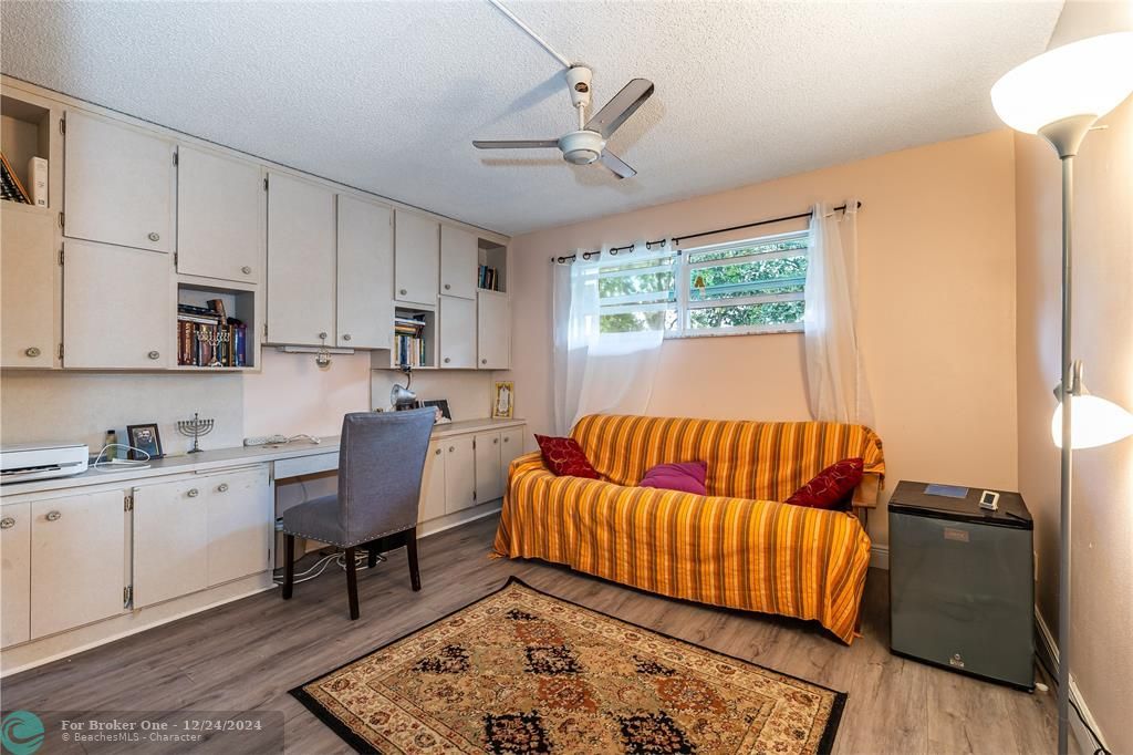 For Sale: $146,500 (2 beds, 2 baths, 1170 Square Feet)