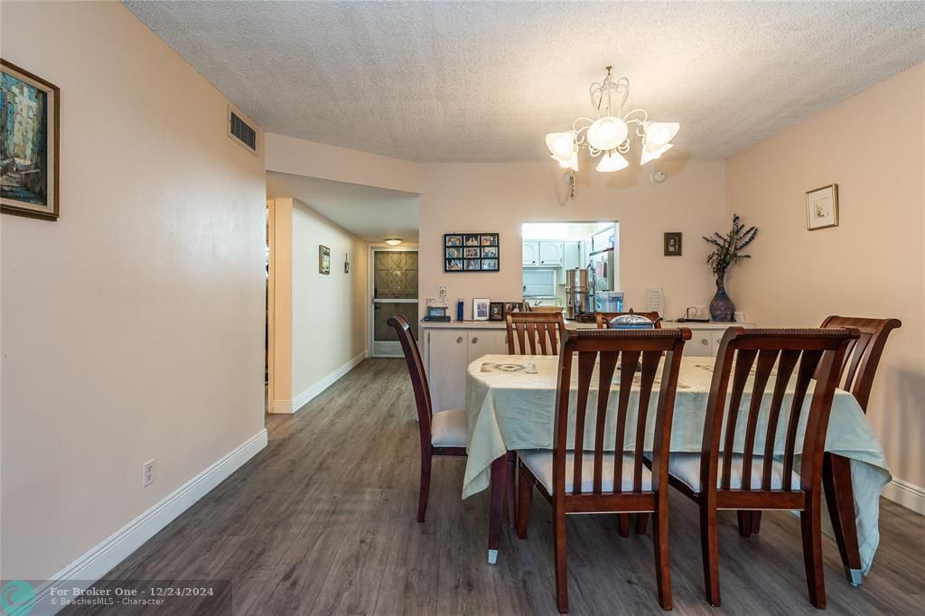 For Sale: $146,500 (2 beds, 2 baths, 1170 Square Feet)