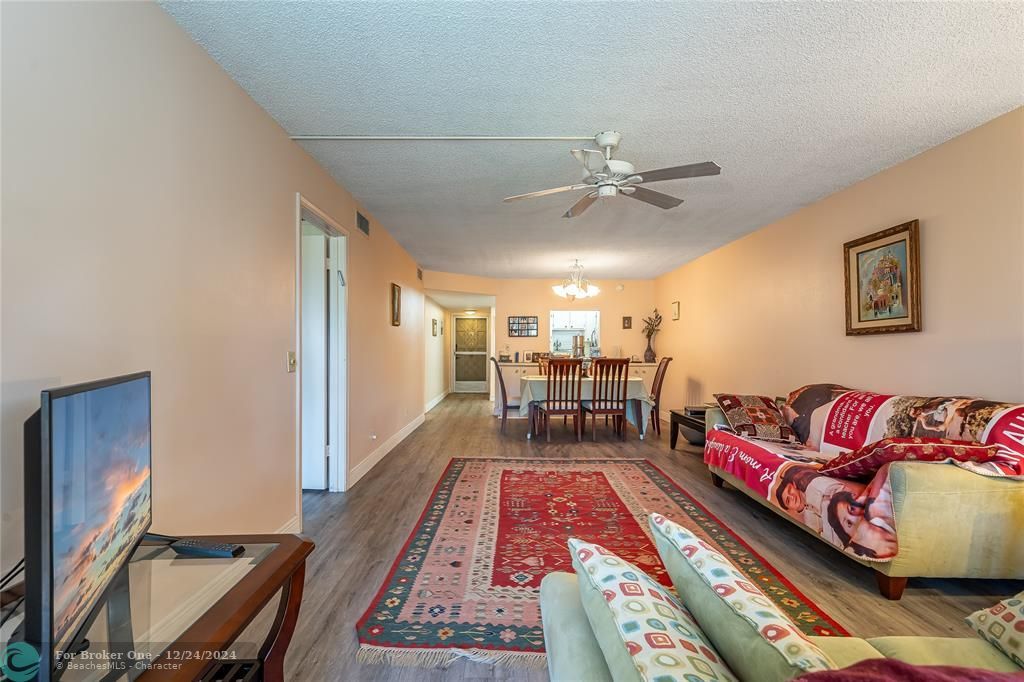 For Sale: $146,500 (2 beds, 2 baths, 1170 Square Feet)