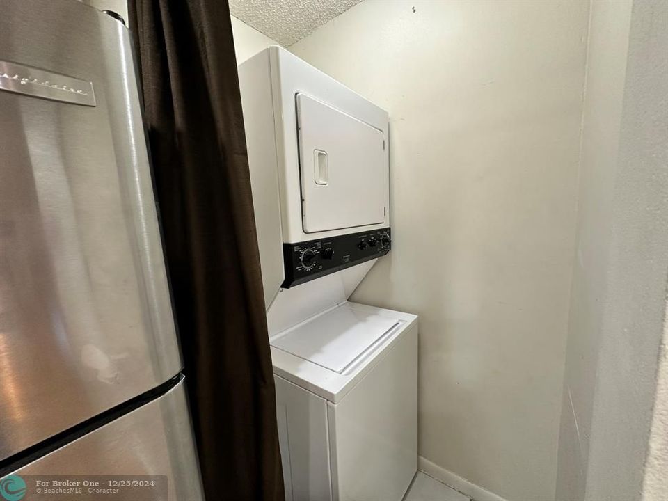 For Sale: $249,000 (1 beds, 1 baths, 800 Square Feet)