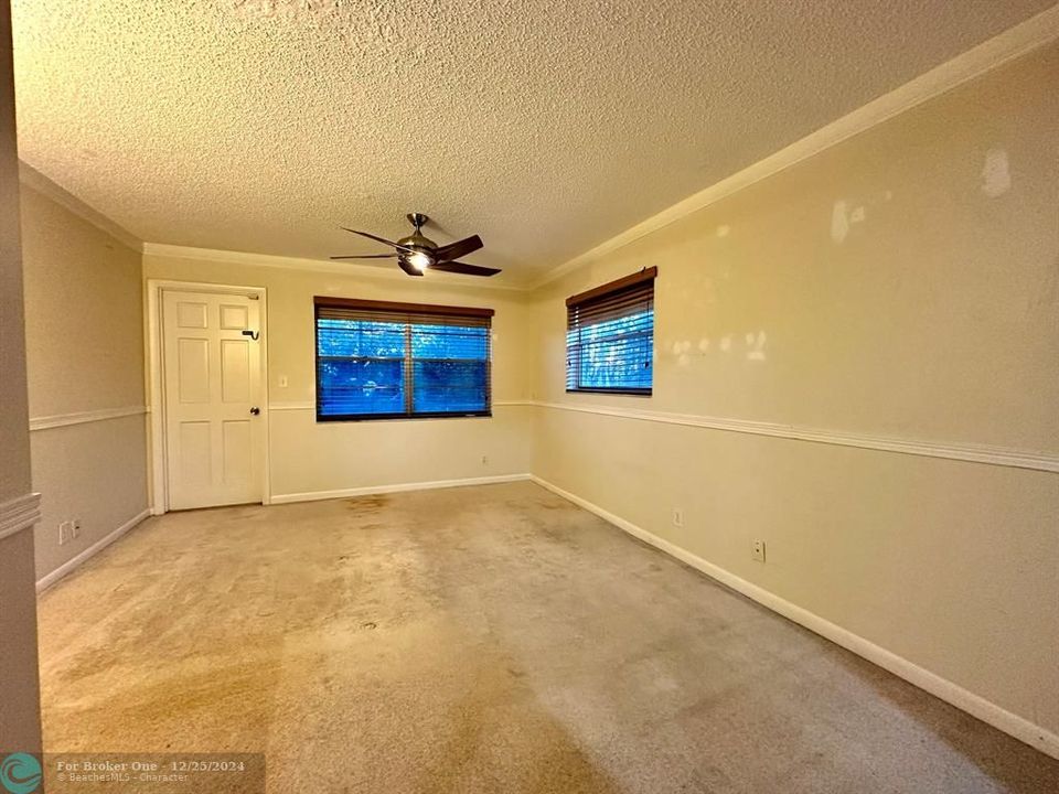 For Sale: $249,000 (1 beds, 1 baths, 800 Square Feet)