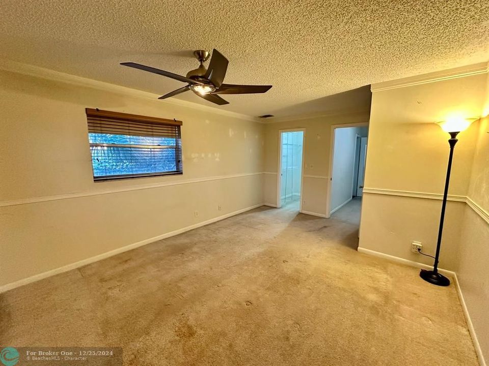 For Sale: $249,000 (1 beds, 1 baths, 800 Square Feet)