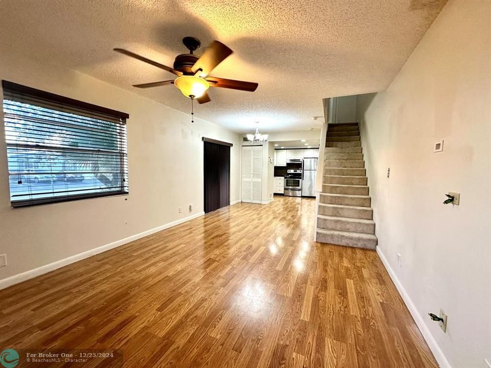 For Sale: $249,000 (1 beds, 1 baths, 800 Square Feet)