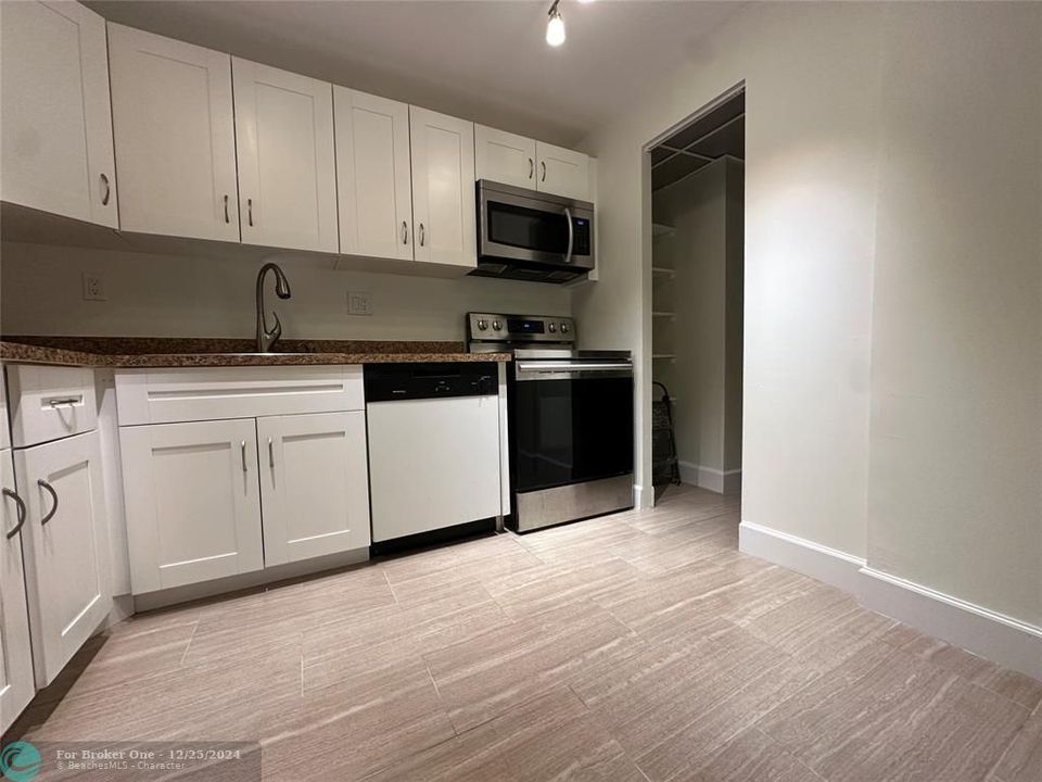 For Sale: $169,000 (1 beds, 1 baths, 750 Square Feet)