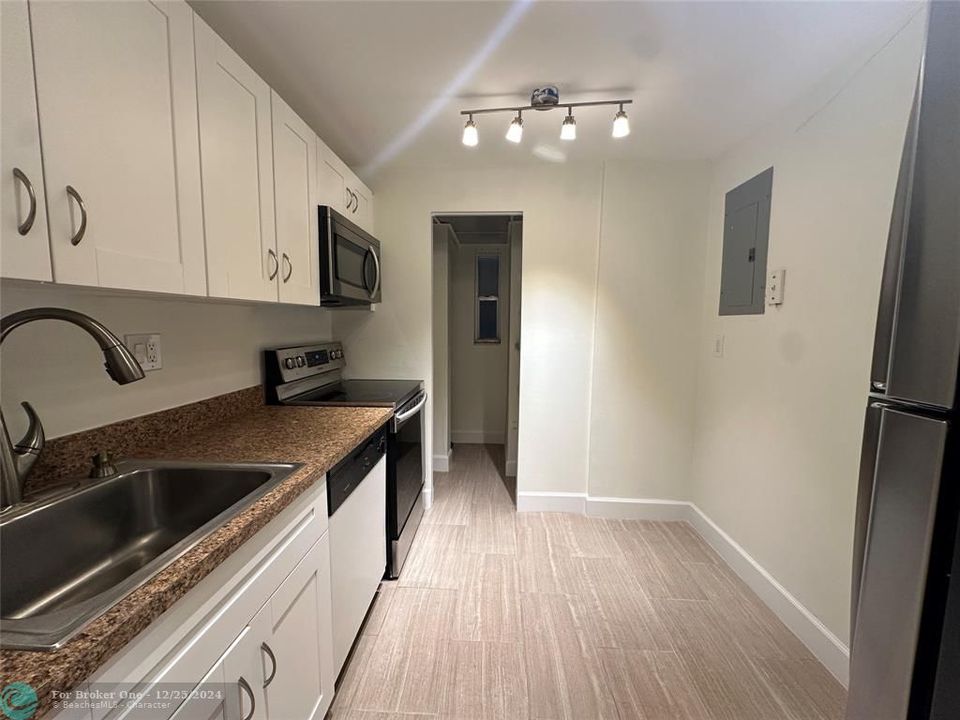 For Sale: $169,000 (1 beds, 1 baths, 750 Square Feet)