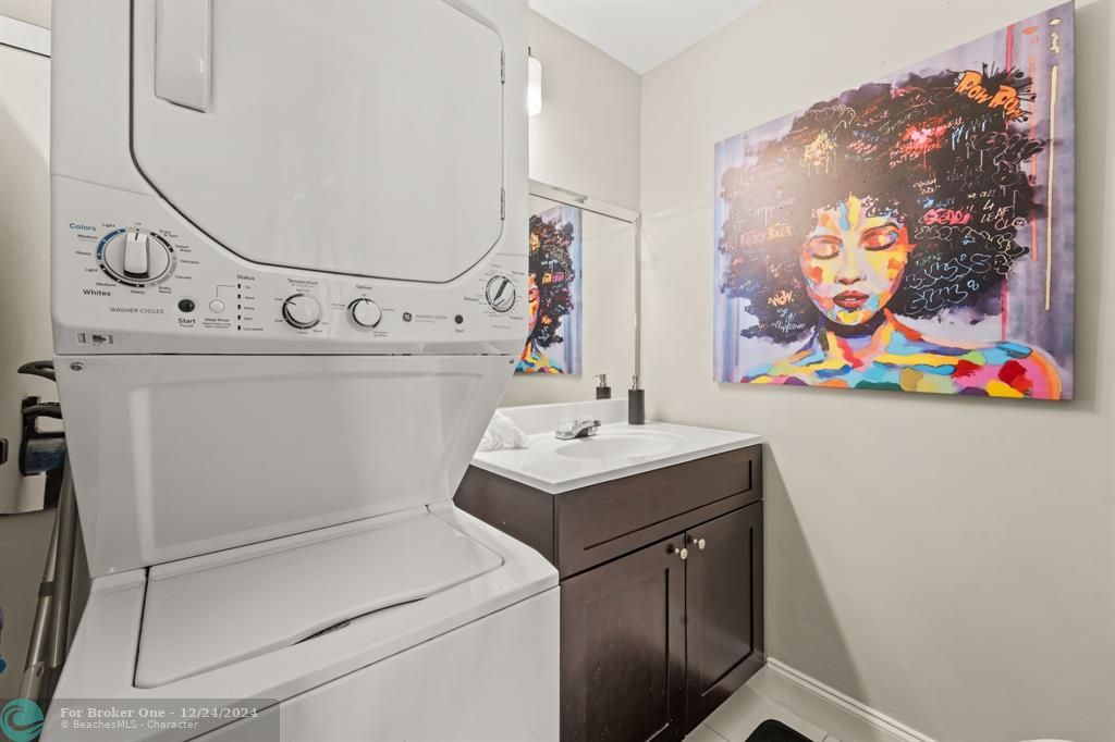 For Sale: $425,000 (2 beds, 1 baths, 1144 Square Feet)