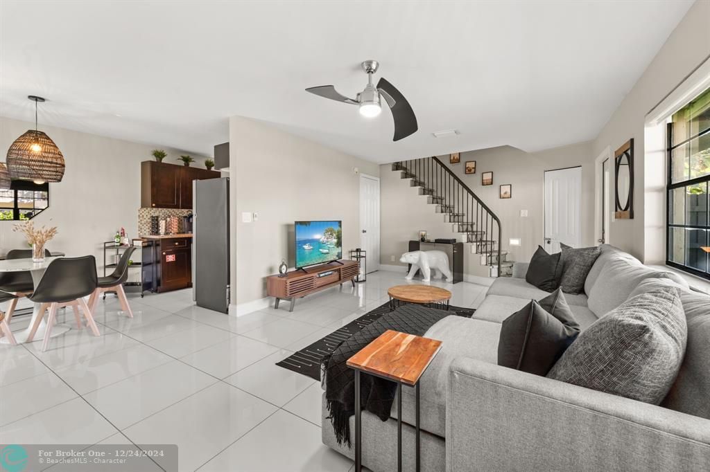 For Sale: $425,000 (2 beds, 1 baths, 1144 Square Feet)